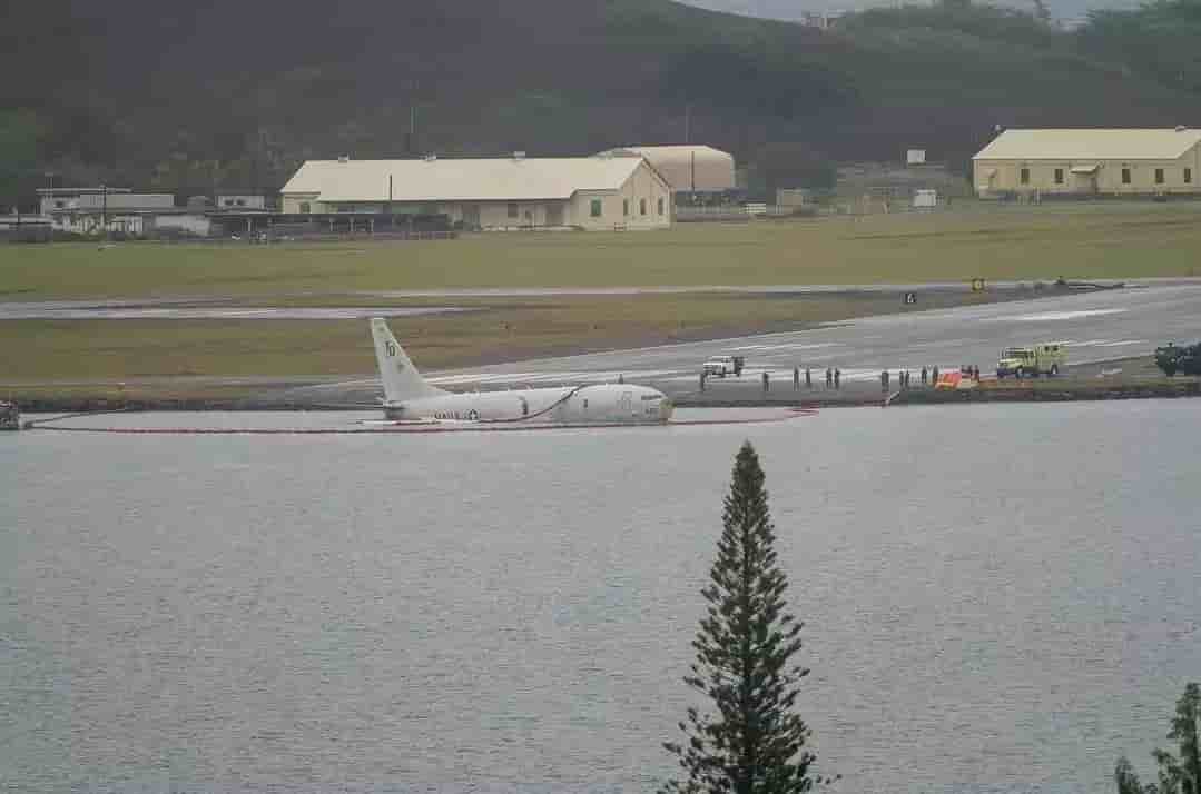 P-8A Poseidon dans la baie de Kaneohe après avoir raté son atterrissage (20/11/2023).