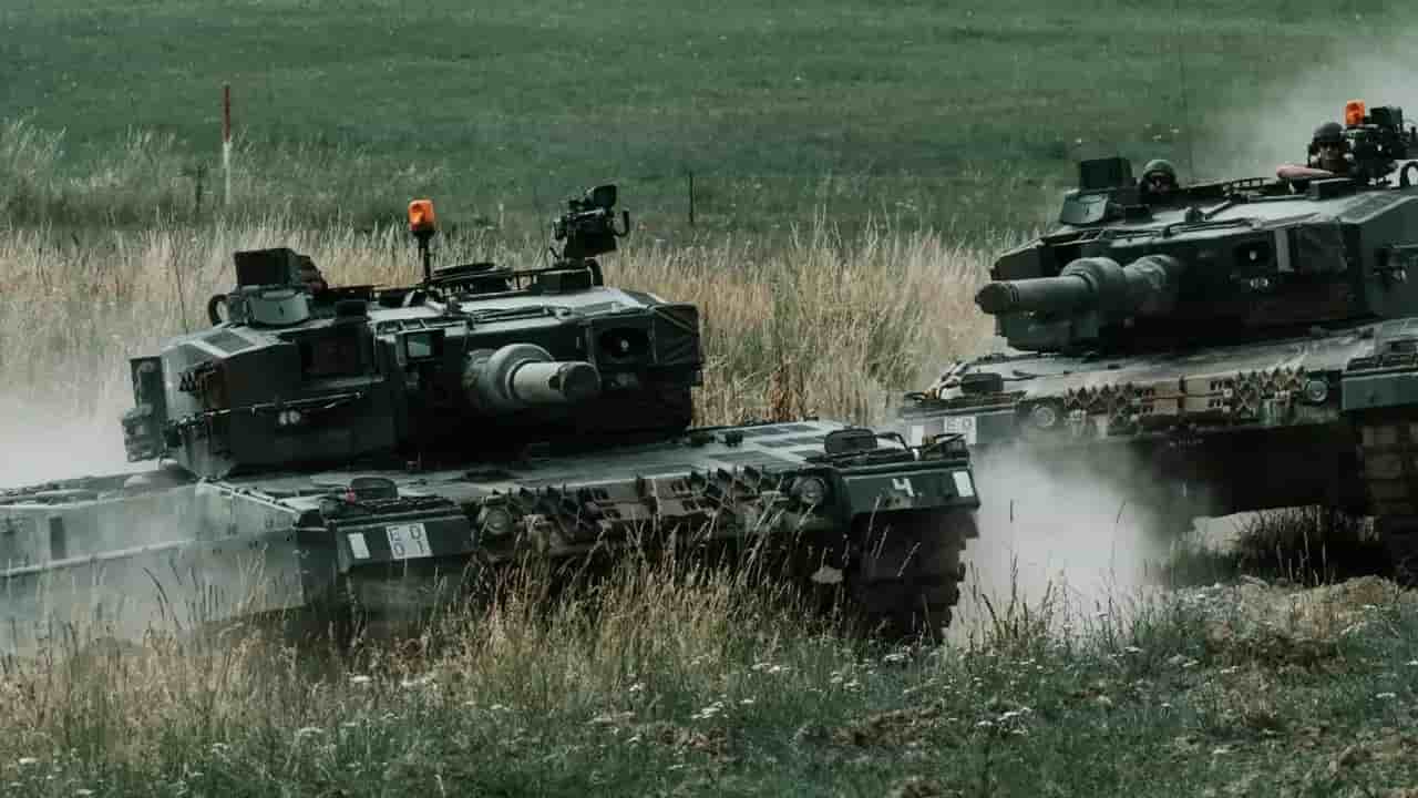 Char de combat Leopard 2A4 helvétique en menoeuvre.