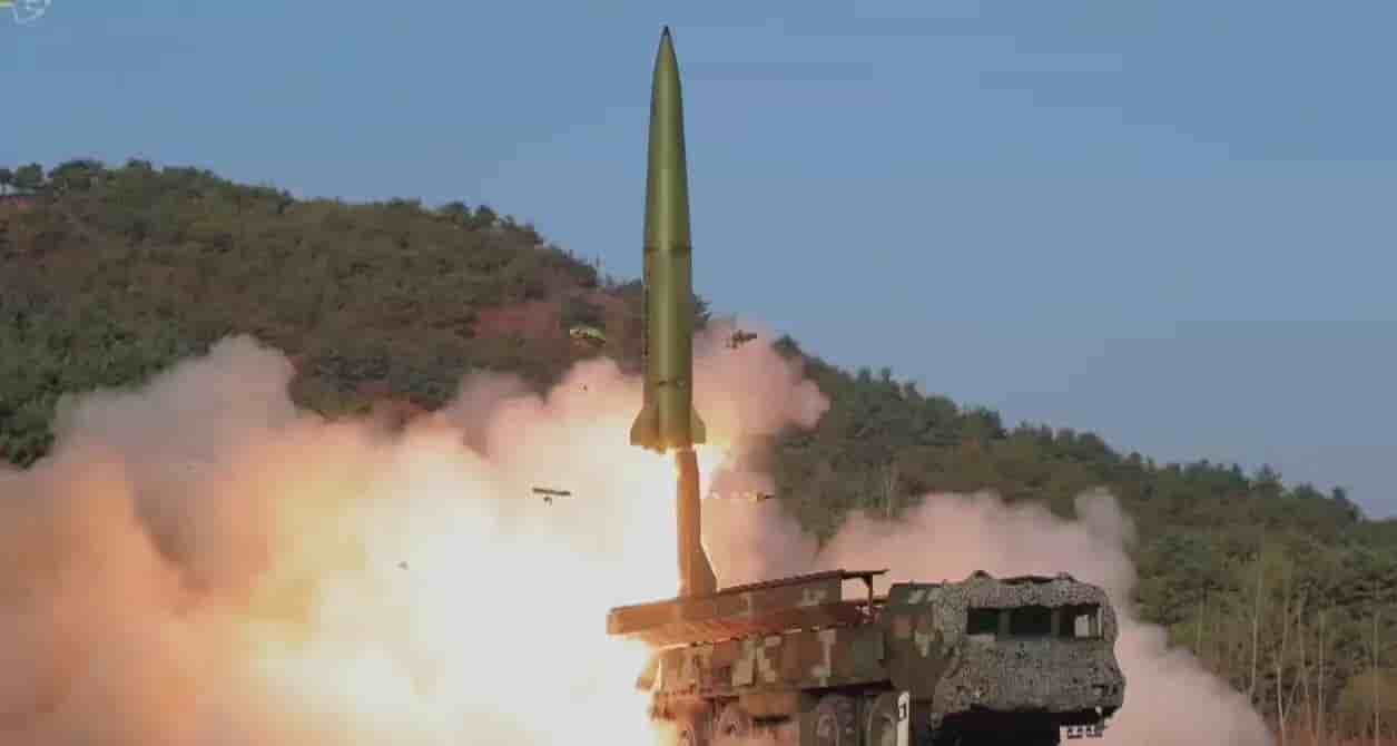Lancement d'un missile balistique courte portée KN-23 nord-coréen (23 mars 2023).