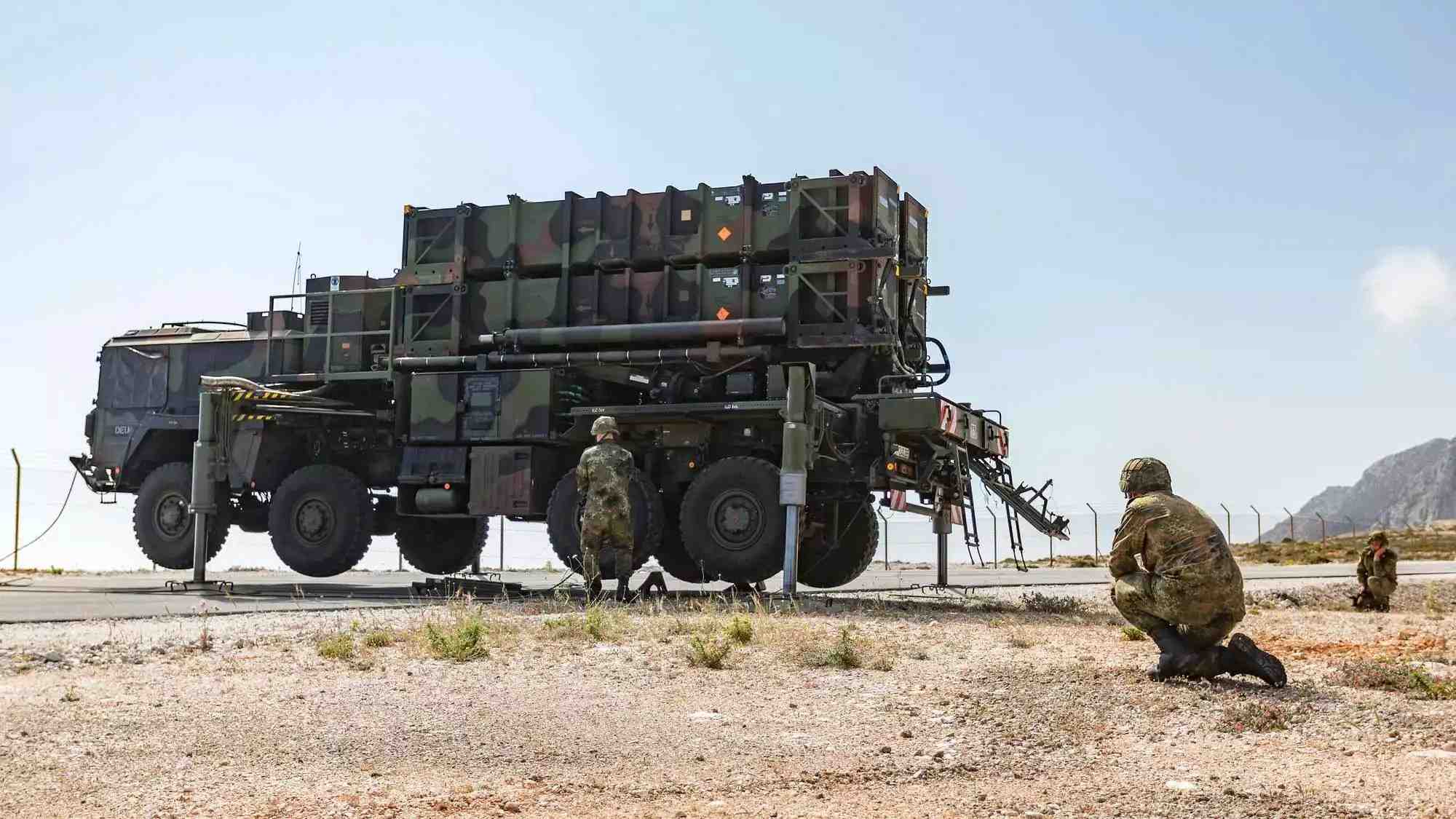 Système antiaérien Patriot PAC-2 allemand lors d'un exercice en Crète.