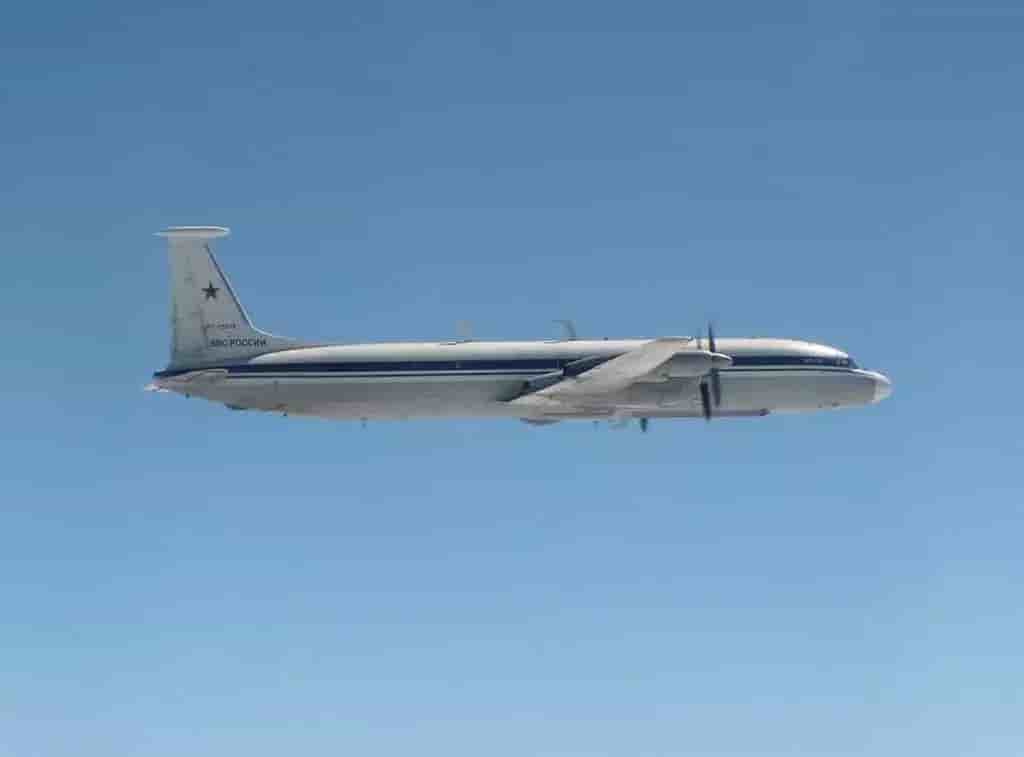 Avion de commandement aéroporté et de relai de communication Il-22M-11-RT russe intercepté au-dessus de la mer Baltique par deux Typhoon anglais (14 mai 2019).