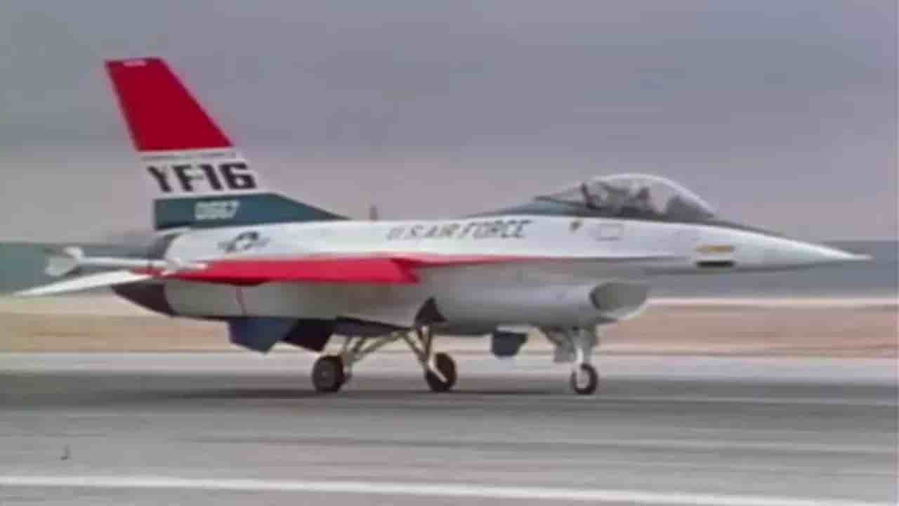 Premier prototype du YF-16 peu avant son vol 0 (20 janvier 1974).