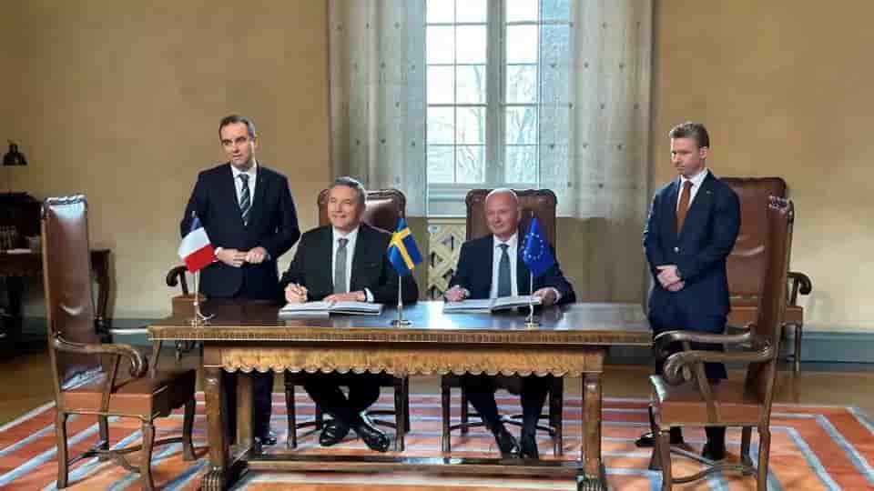 Les CEO de MBDA et Saab signent une nouvelle coopération dans les domaines antichars et antiaériens lors de la visitie présidentielle française de janvier 2024.