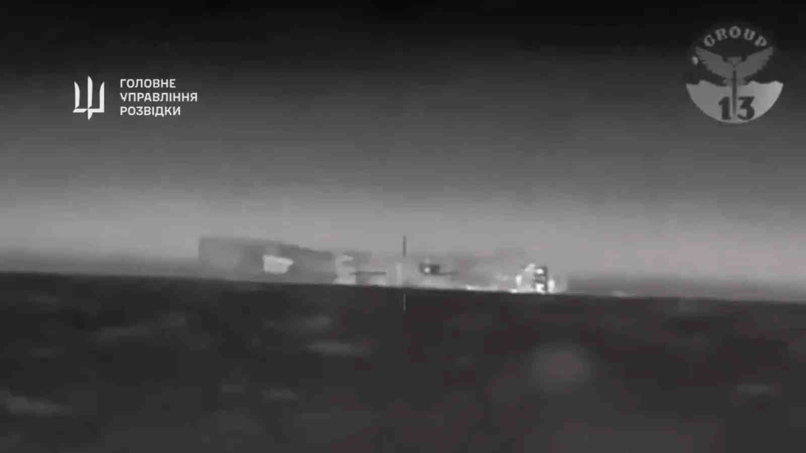 Le navire de débarquement de chars Caesar Kunikov en train de couler en mer Noire (14 février 2024).