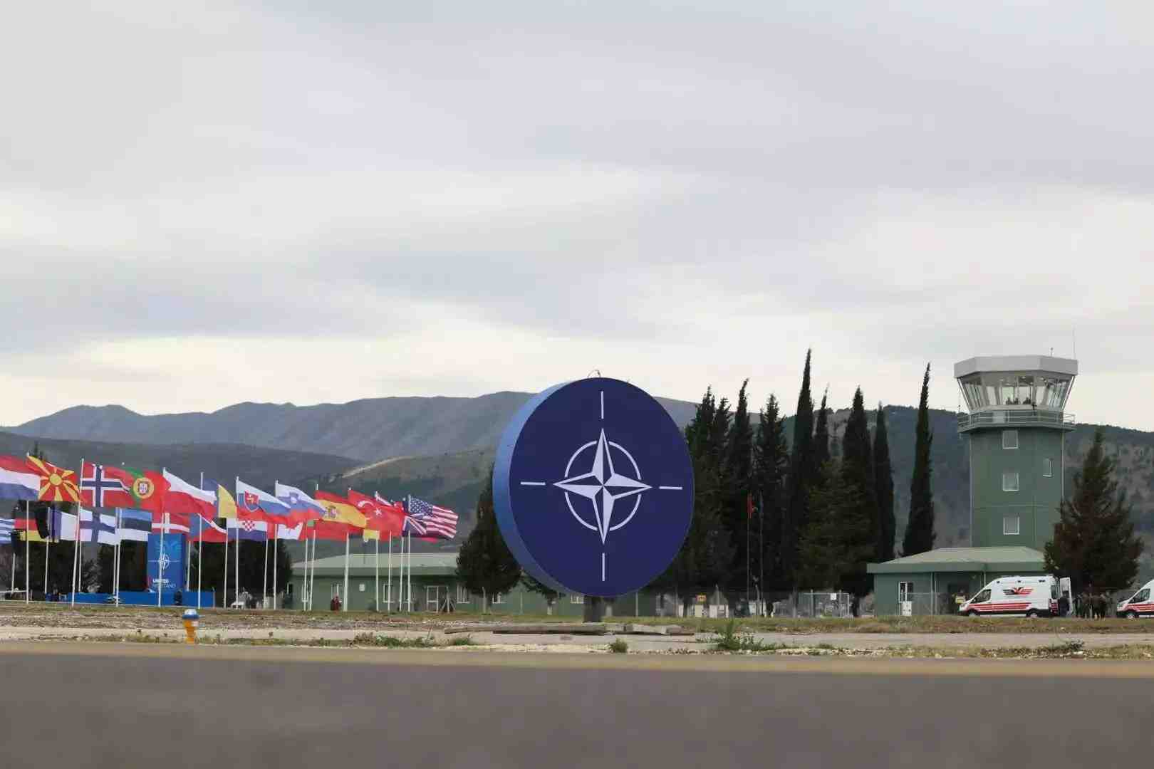 Inauguration de la base aérienne de Kuçovë, en Albanie, le 4 mars 2024.