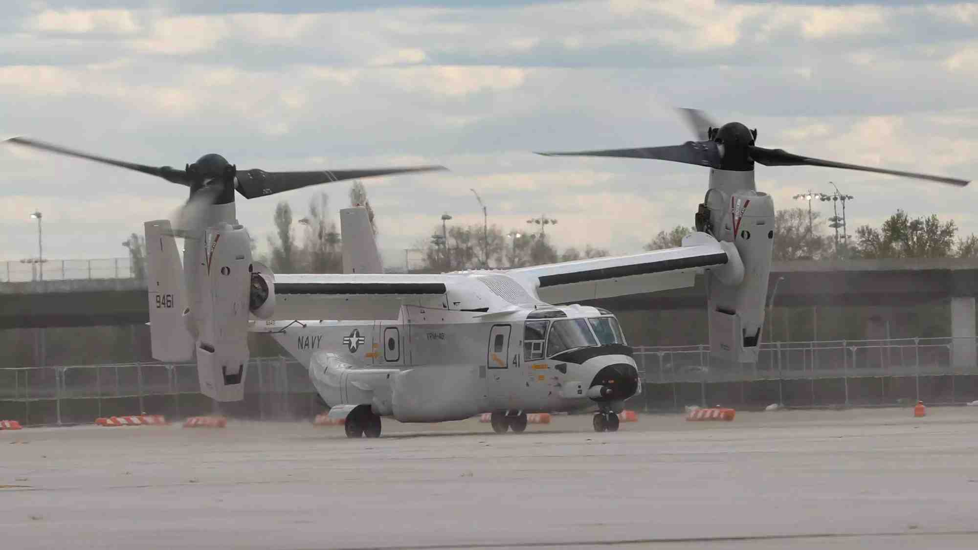 Arrivée du premier CMV-22B (n°41, VRM 40) Osprey sur la base aéronavale de Norfolk (5 avril 2024).