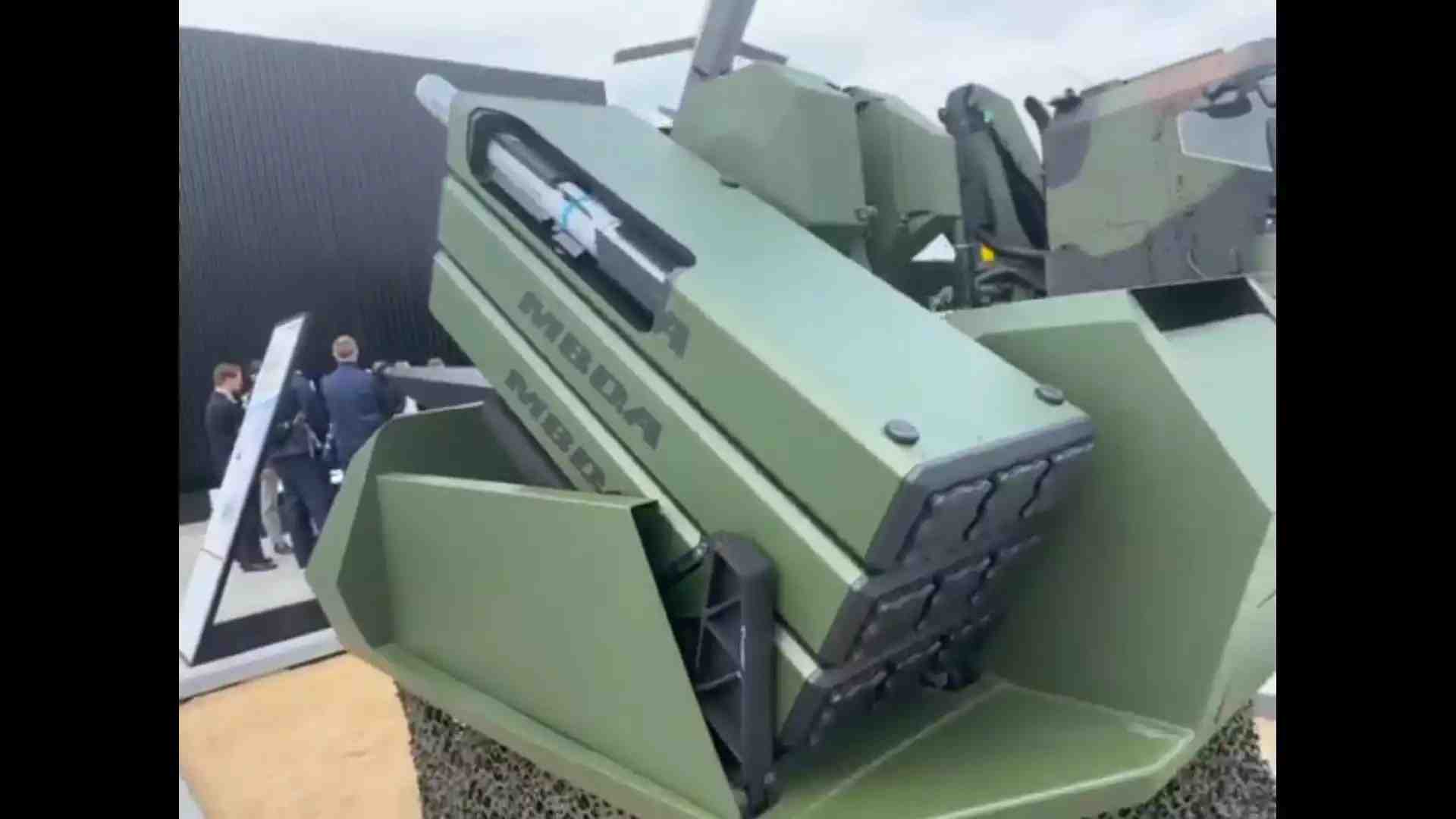 Lanceur SADM fixé sur une tourelle antiaérienne très courte portée Skyranger 30.