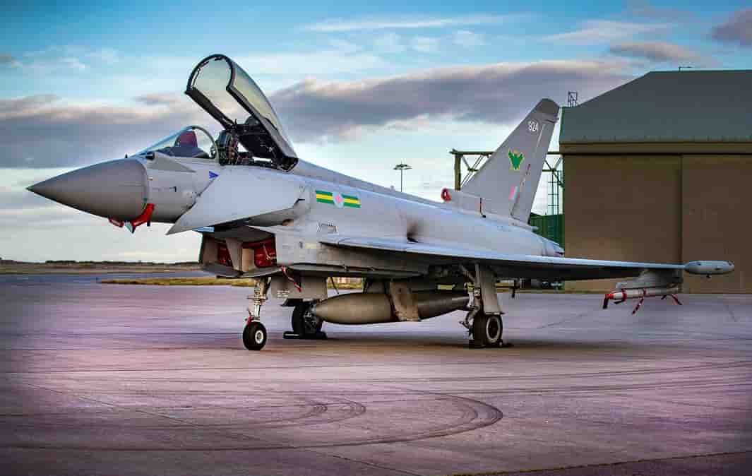 Le typhoon aux couleurs du IX(B) Squadron
