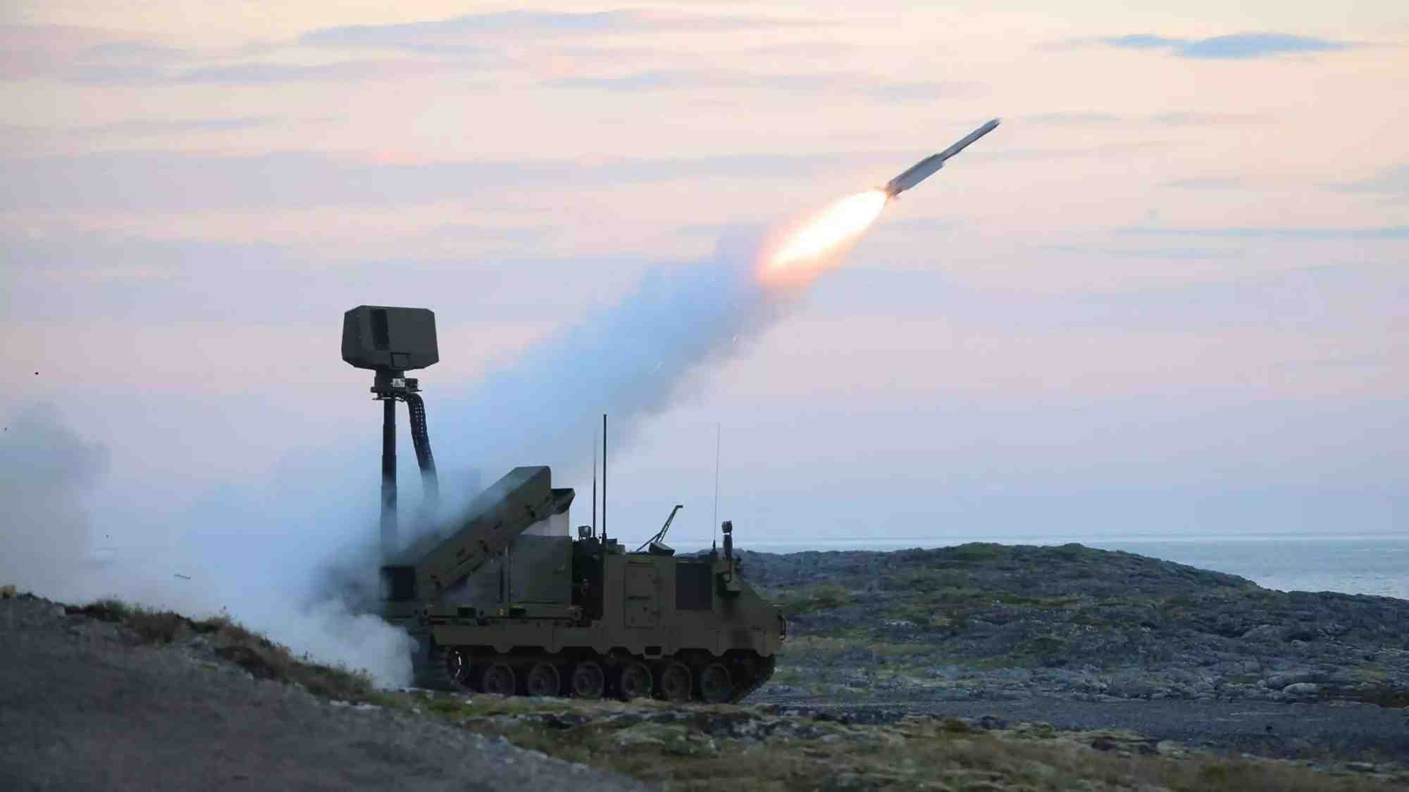 Tir d'un missile IRIS-T depuis un système antiaérien mobile courte portée NOMADS.