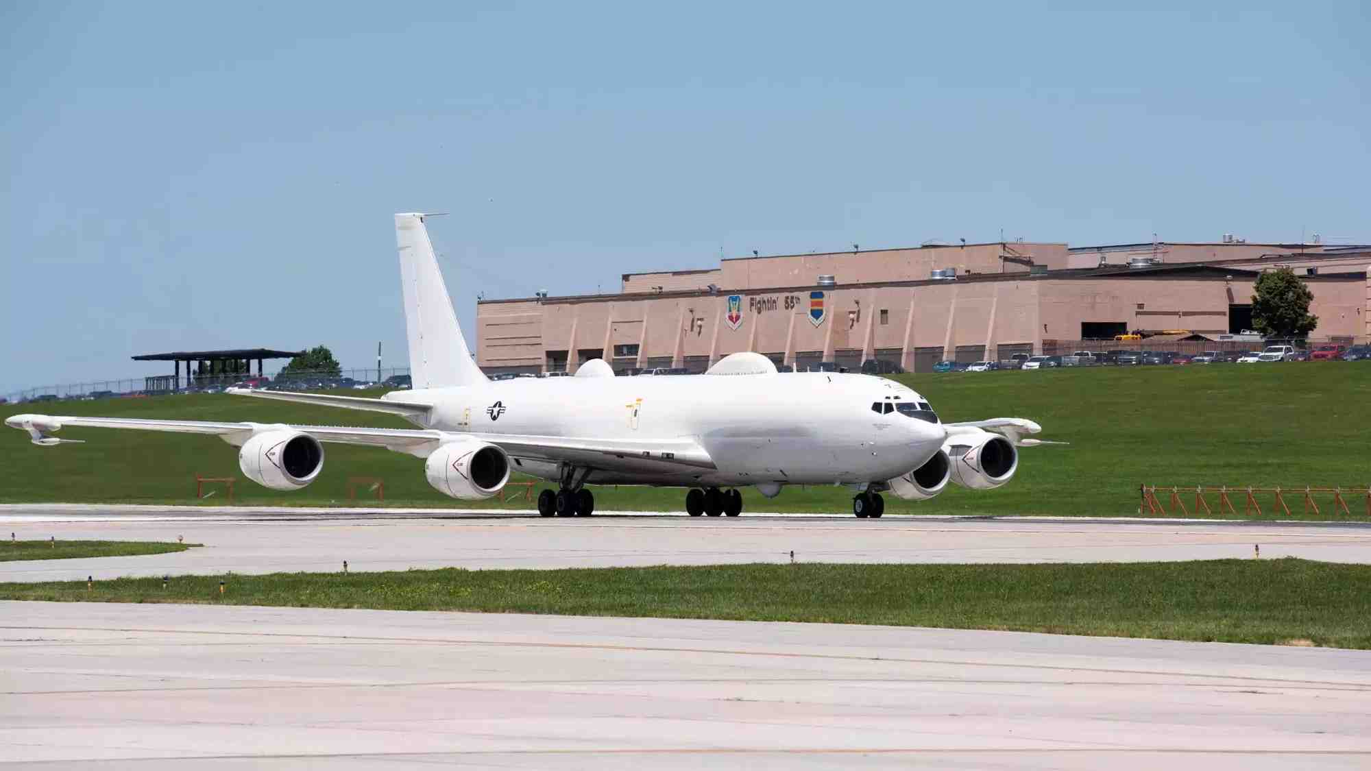 Avion de commandement et de relais de communication aéroporté E-6B Mercury sur la base aérienne d'Offutt (10 juillet 2019).