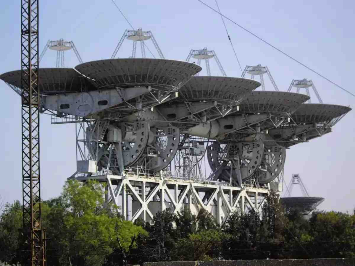 Radio téléscope ADU-1000.