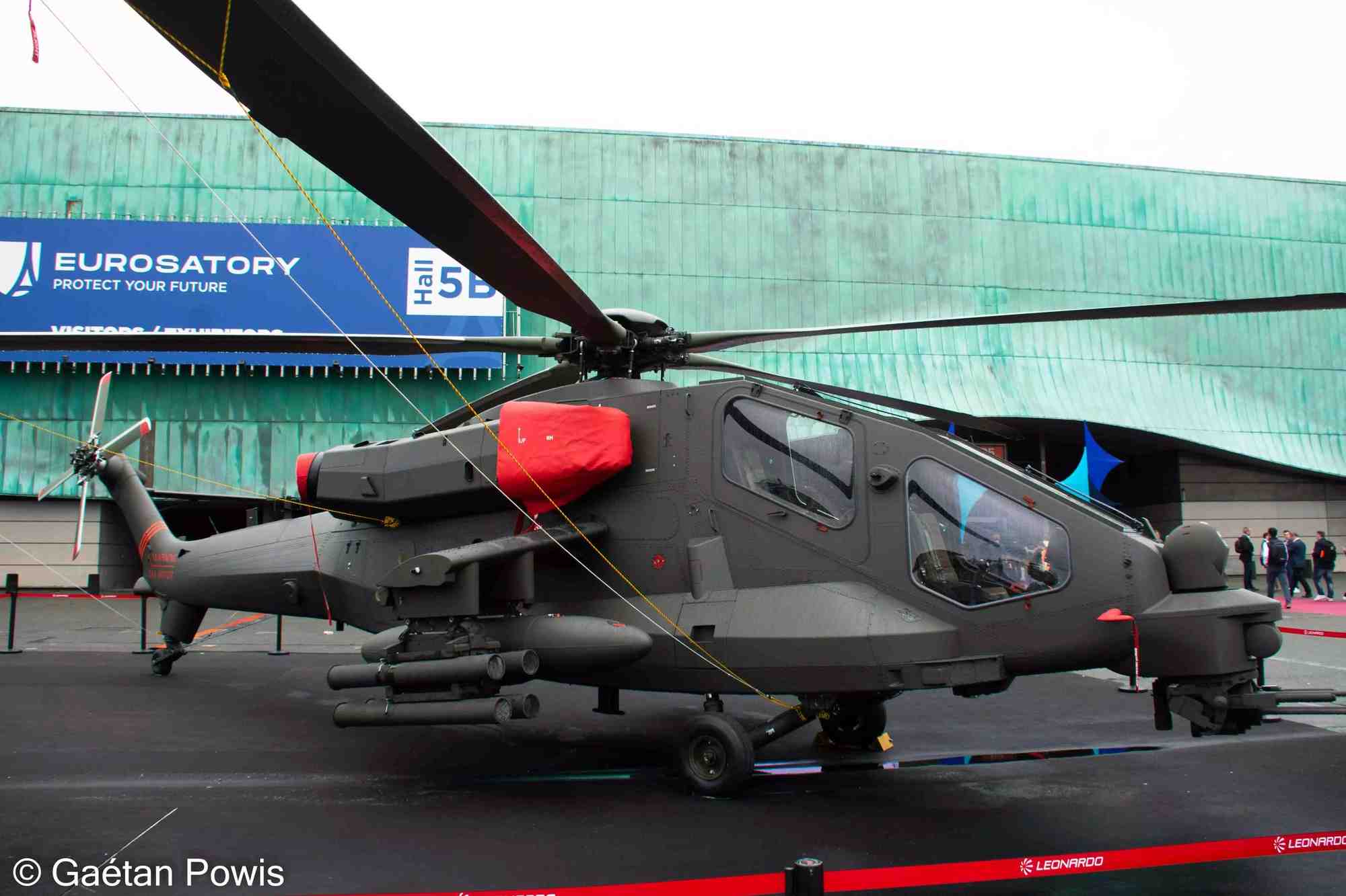 Hélicoptère de combat AW249 (de profil) de Leonardo lors du salon Eurosatory 2024.