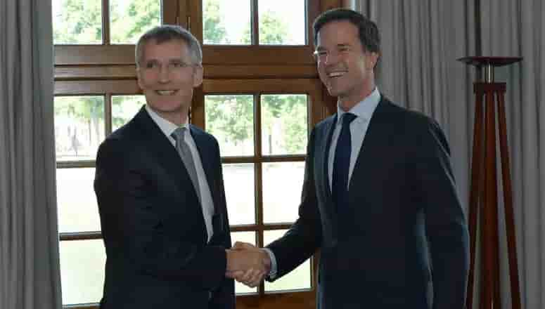 Jens Stoltenberg (à gauche) et Mark Rutte (à droite).