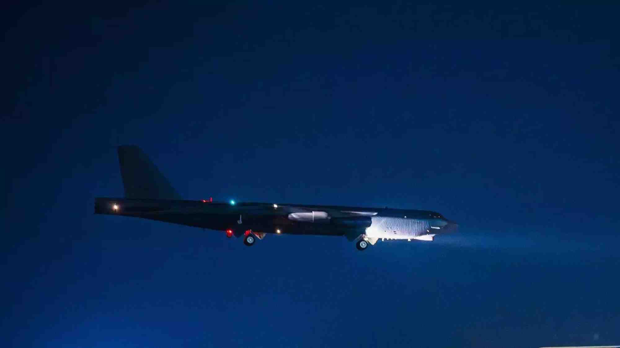 Arrivée d'un bombardier stratégique B-52H Stratofortress au sein de la zone de responsabilité du CENTCOM (2 novembre 2024).