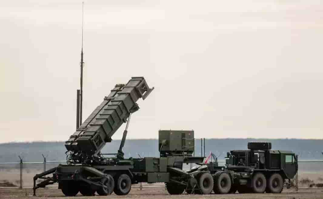 Lance-missiles M903 d'une batterie antiaérienne Patriot de la Force aérienne roumaine avec 1 missile PAC-2 et 2 missiles PAC-3 MSE.