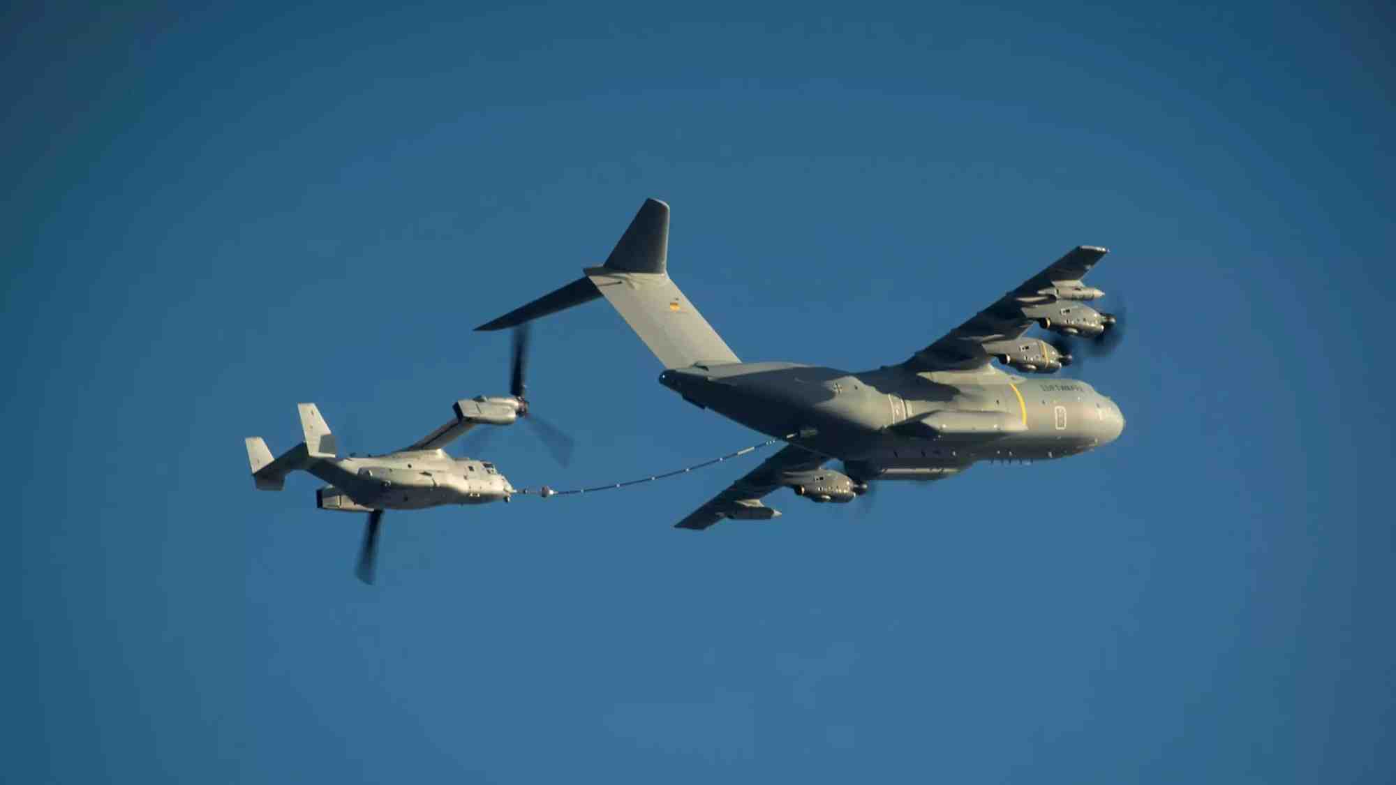 Premier ravitaillement en vol d'un MV-22B Osprey de l'USMC par un A400M de la Luftwaffe (septembre 2024).