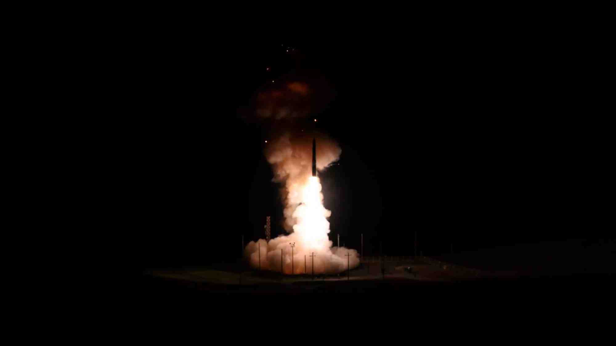 Tir d'essai d'un ICBM Minuteman III depuis la base spatiale de Vandenberg (19 février 2025).