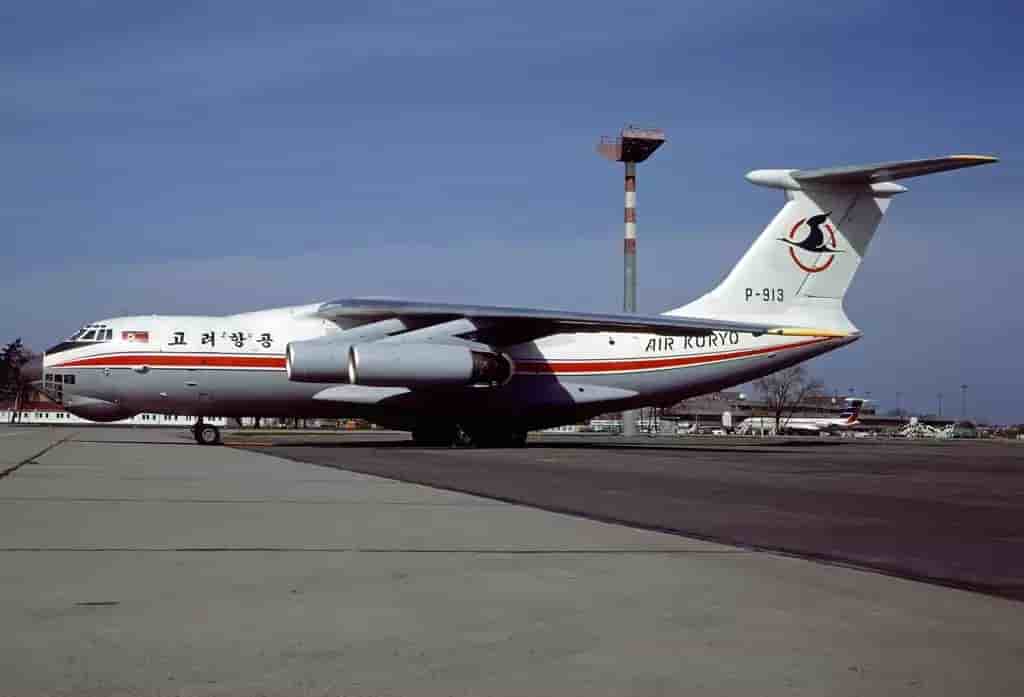 Il-76MD d'Air Koryo sur l'aéroport de Berlin-Schönefeld (avril 1993).