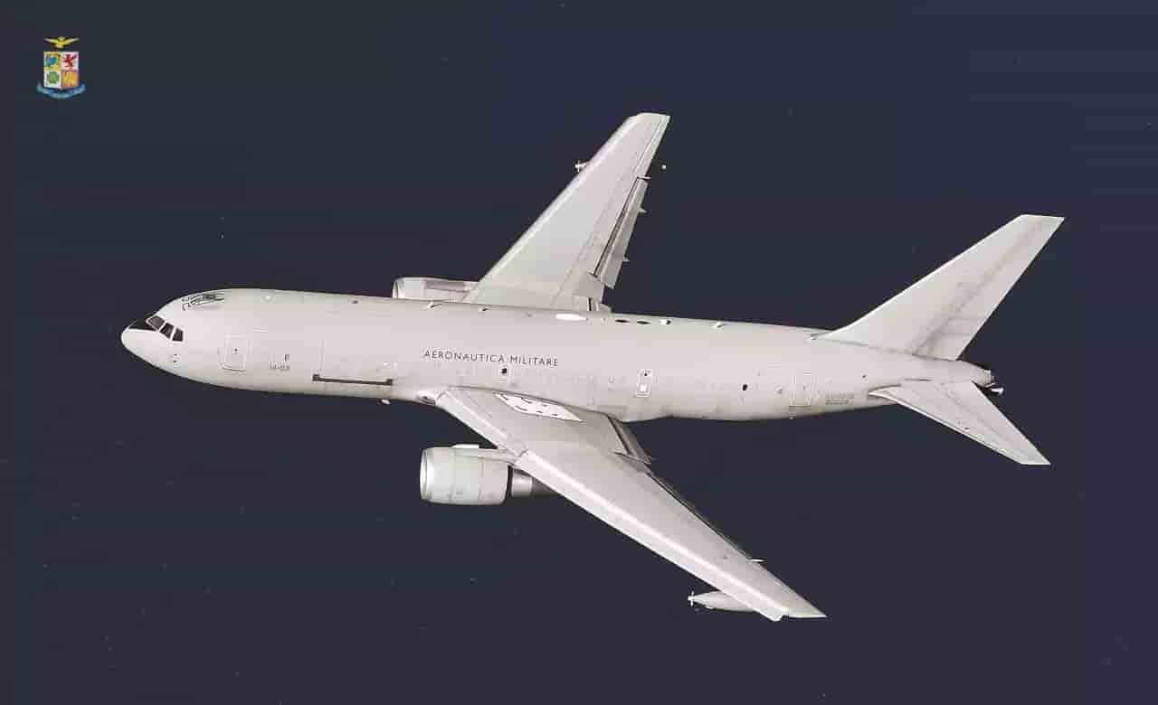 Ravitailleur KC-767A de l'Aeronautica Militare en vol.