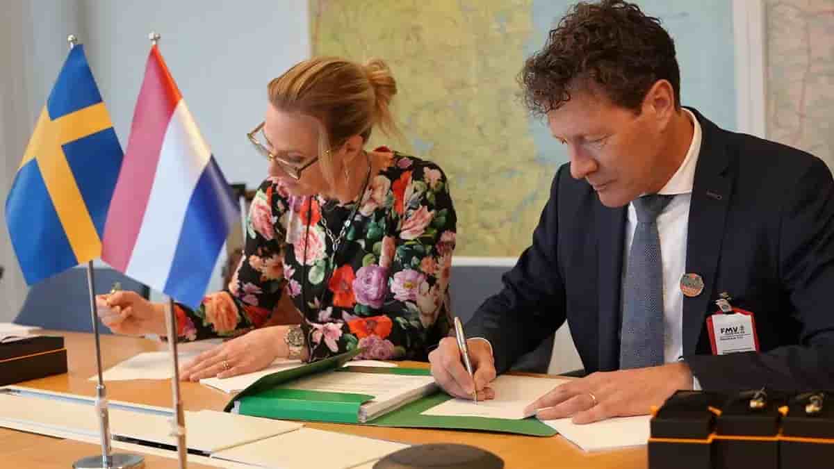 Signature à Paris de l'accord de livraison de radars GM200 MM/C entre la Suède et Thales aux Pays-Bas (7 avril 2025).