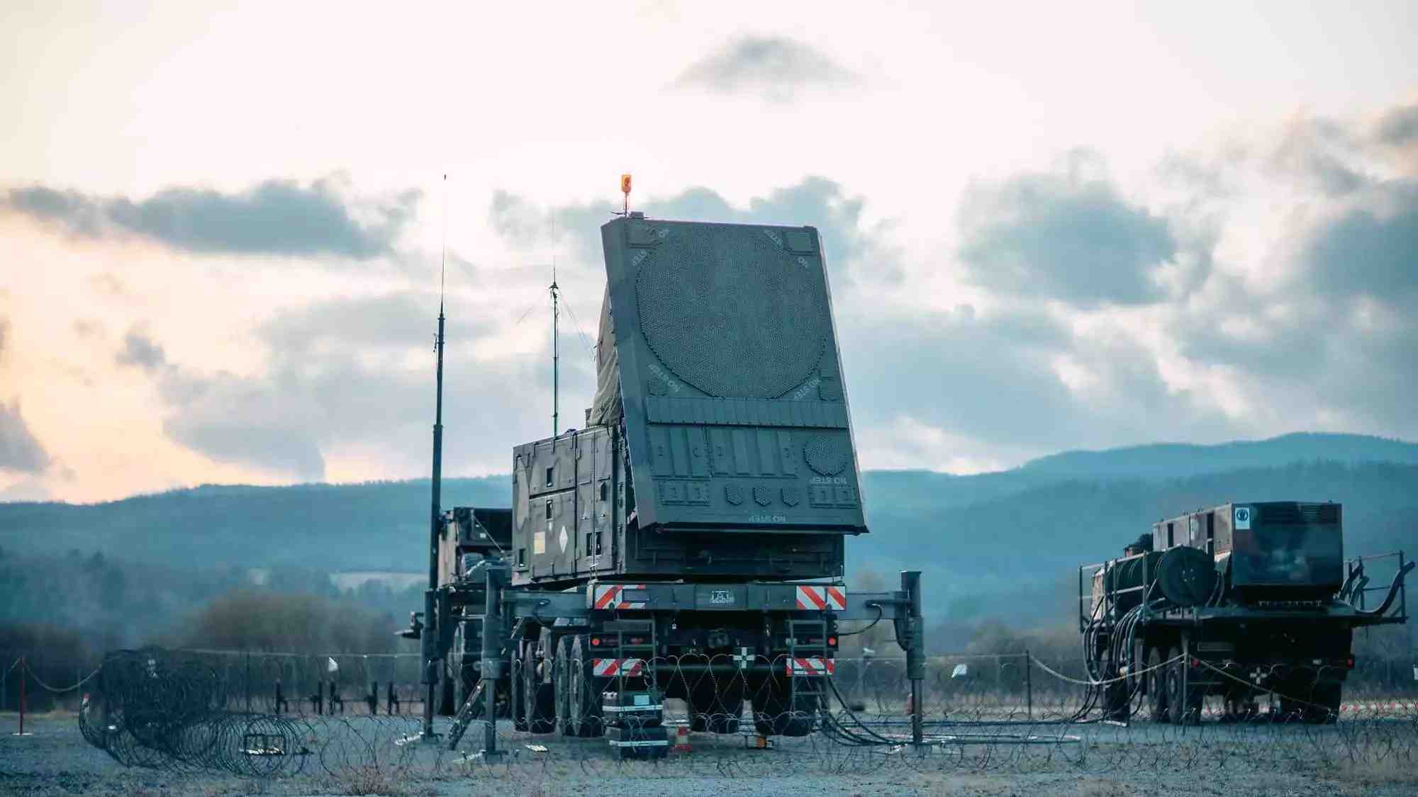 Radar AN/MPQ-53 d'une batterie antiaérienne Patriot allemande.