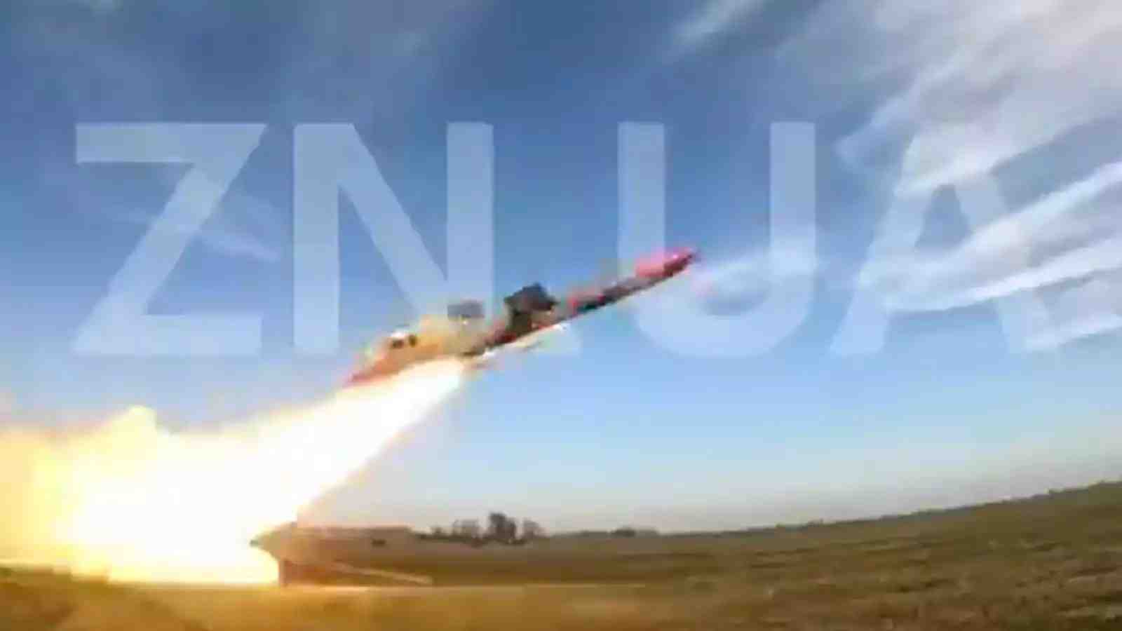 Tir d'un missile de croisière longue portée FP-5 Flamingo ukrainien.