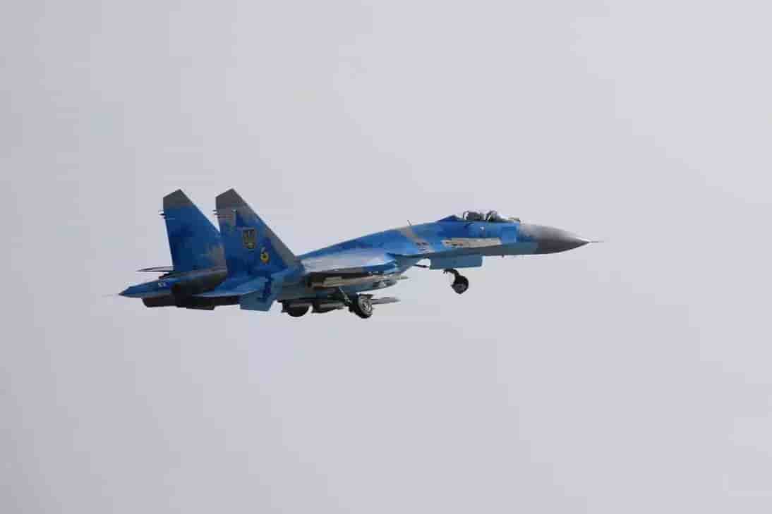 Avion de combat Su-27 Flanker ukrainien (en configuration air-air) en train de décoller.