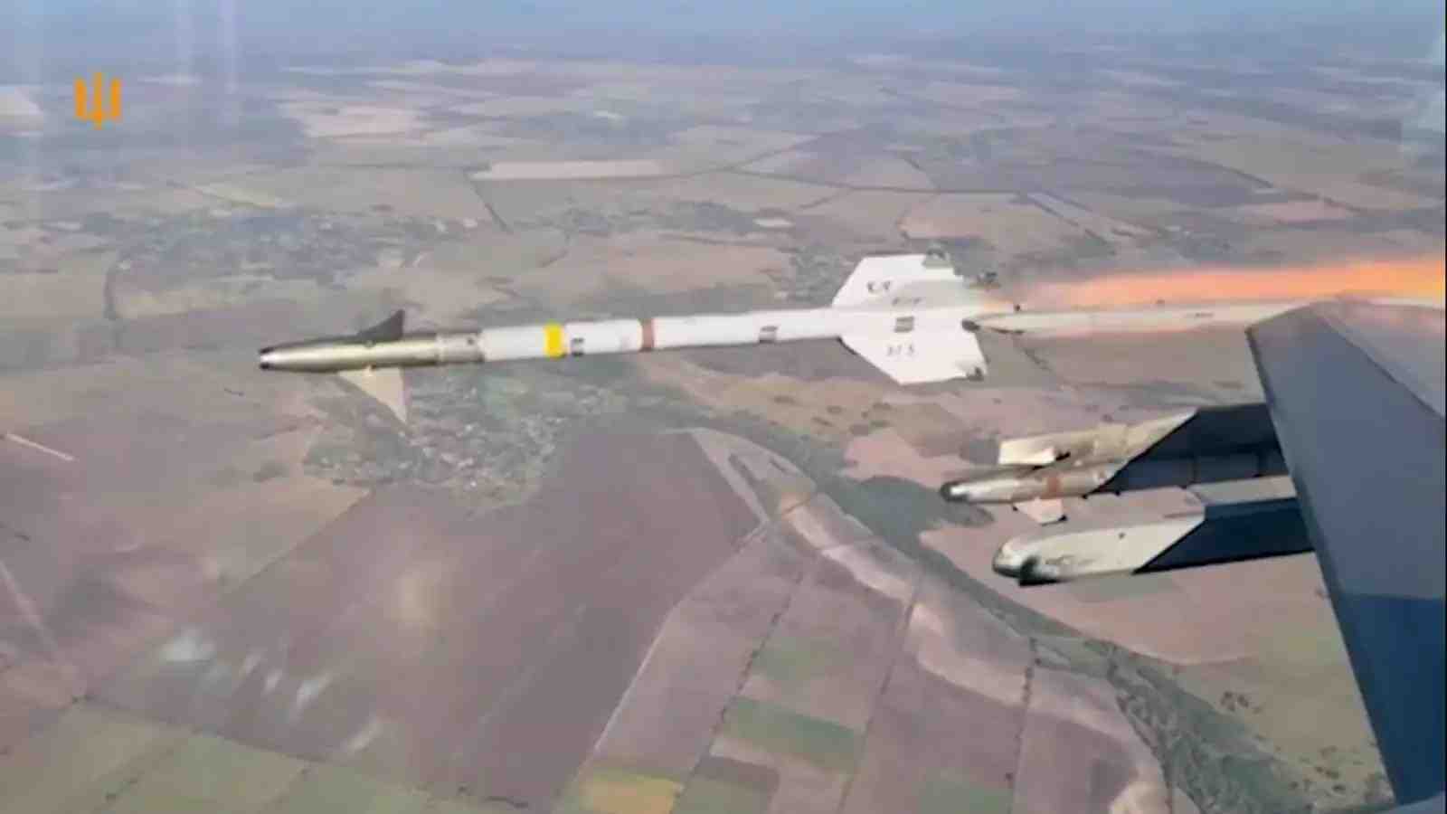 Tir d'un missile air-air courte portée AIM-9L/M Sidewinder depuis un F-16 Fighting Falcon ukrainien.