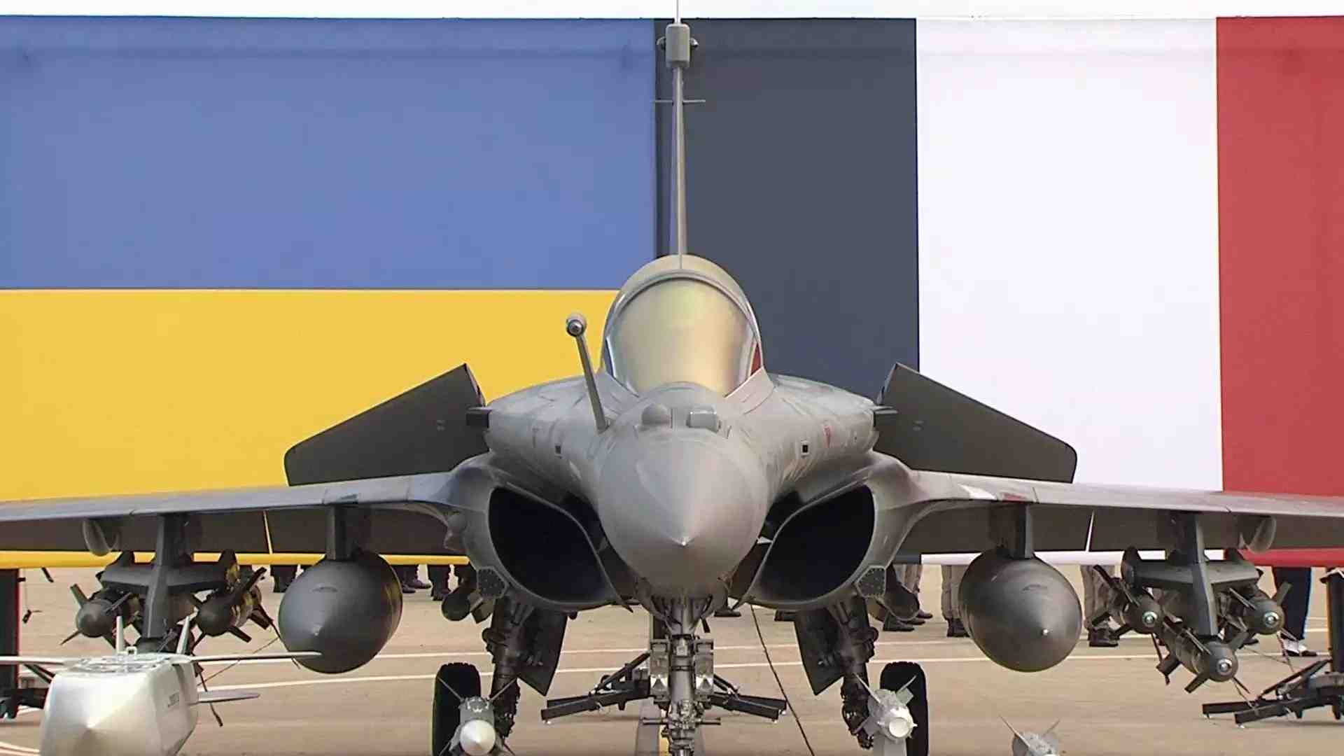 Rafale C et ses munitions à Villacoublay à l'occasion de la signature de la LOI entre la France et l'Ukraine (17 novembre 2025).