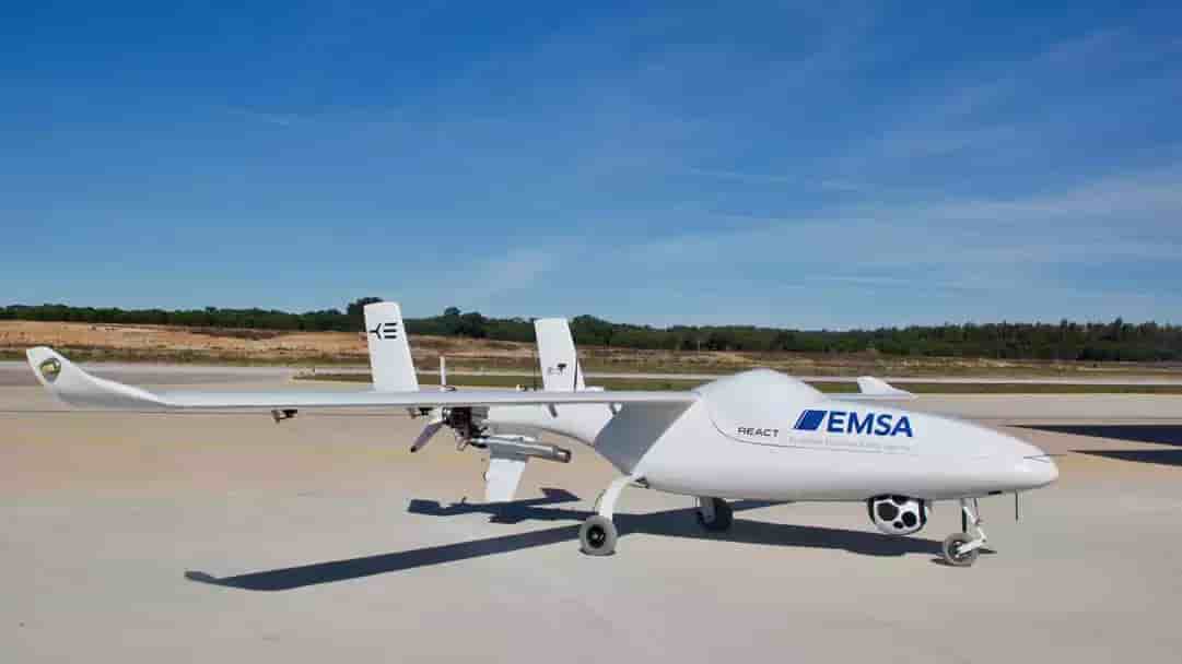 Drone MALE AR5 de Tekever aux couleurs de l'EMSA.