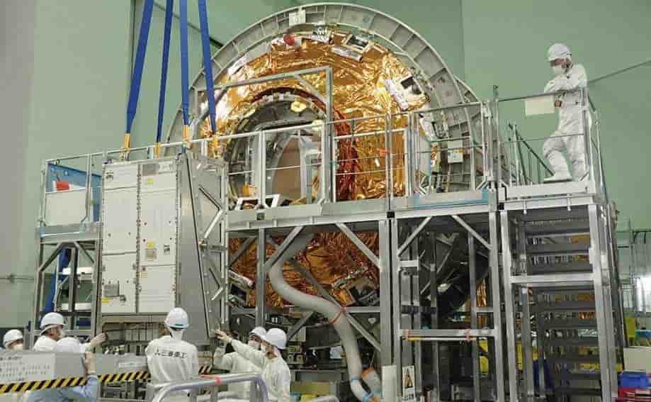 ACLS being lifted into HTV-7.