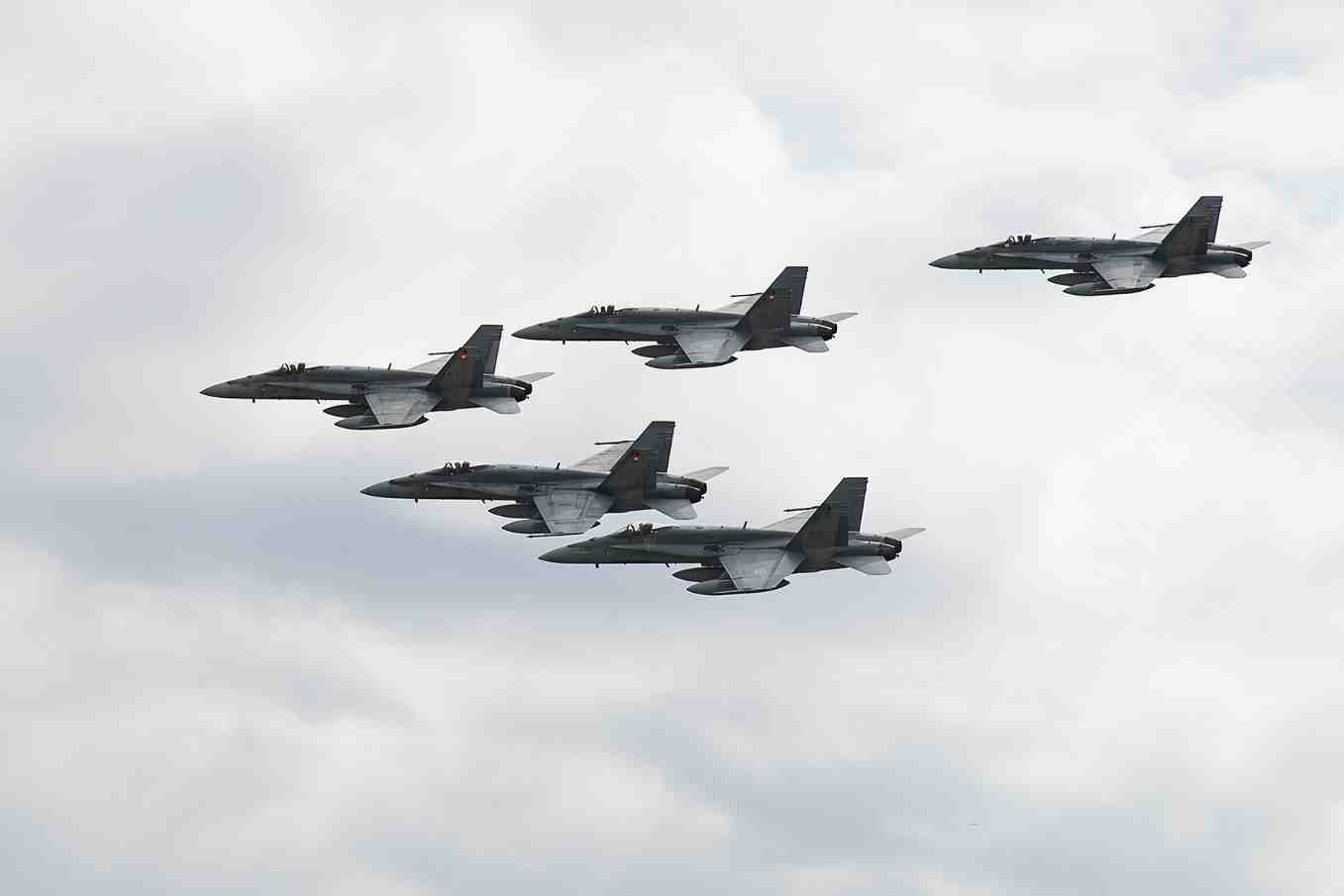 Le Canada a déployé des CF-18 Hornet en Roumanie.
