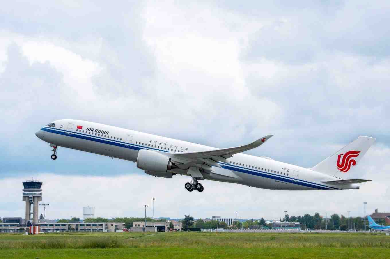 Airbus a remis à Air China son premier A350-900.