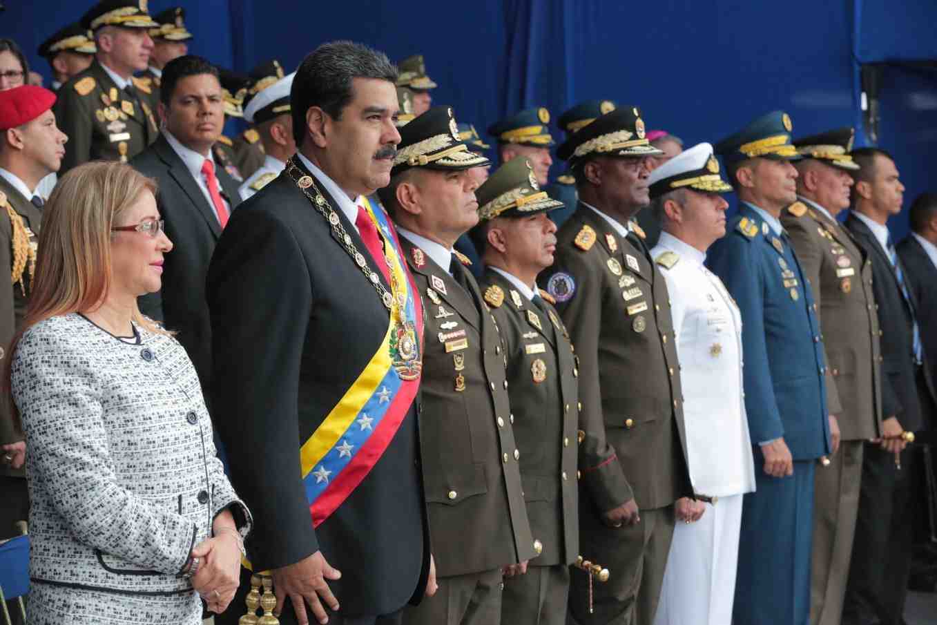 Lors d'une cérémonie militaire, le président Maduro a été visé par une attaque de drones.