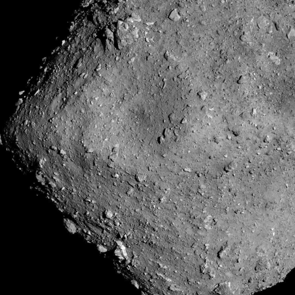 L'astéroïde Ryugu, à 6 km de distance