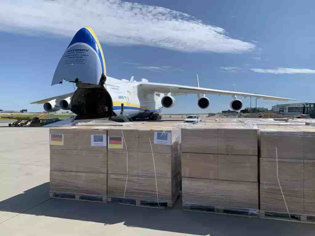 Un An-124 de la compagnie Antonov Airlines dans le cadre d'un transport de marchandises pour l'OTAN.