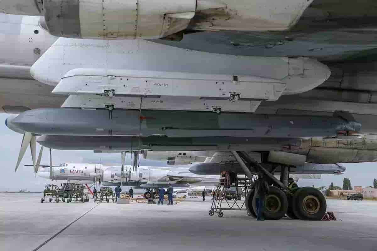 Des missiles sol-air Kh-101 montés sous des Tu-95 russes.