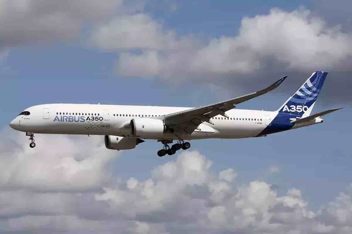 Airbus_A350-941,_Airbus_Industrie_JP7680656