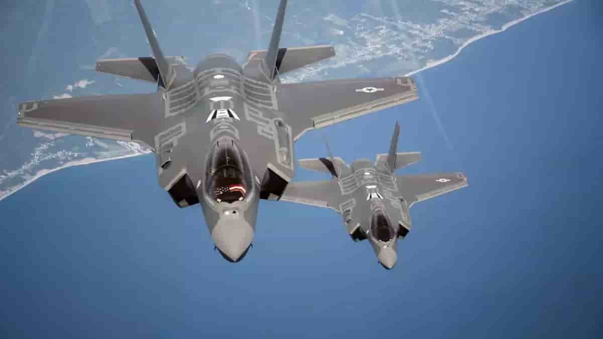 Deux F-35 de l'US Air Force en vol.