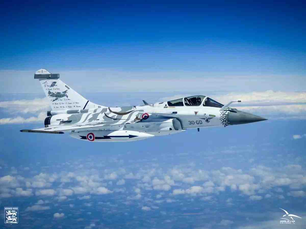 Le Rafale C du 2/30 Normandie-Niémen dans sa livrée anniversaire 80 ans.