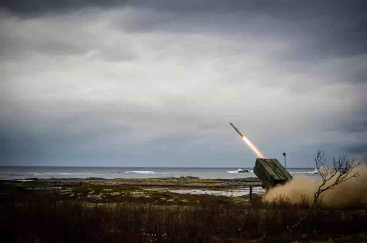 Tir d'un missile AMRAAM depuis un NASAMS.