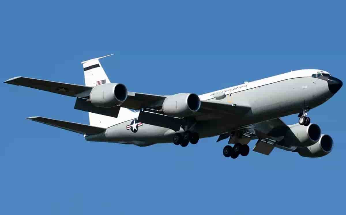 WC-135R durant son vol d'essai en juin 2022.