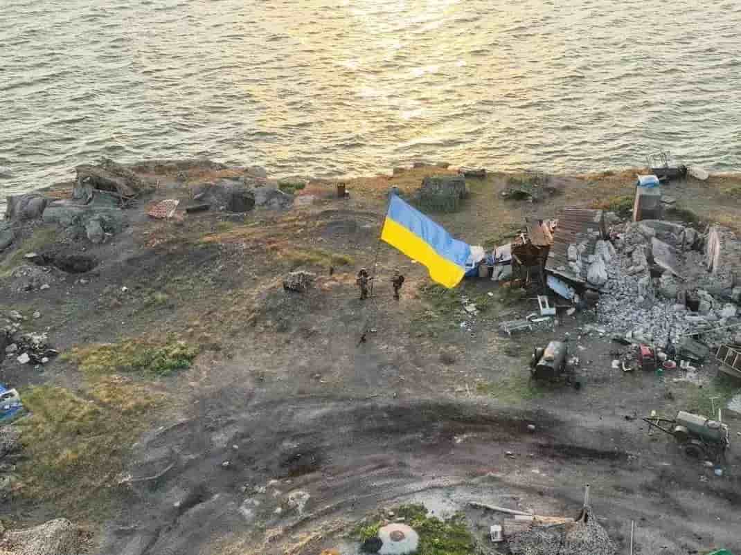 Le drapeau ukrainien flotte à nouveau sur l'île des Serpents.
