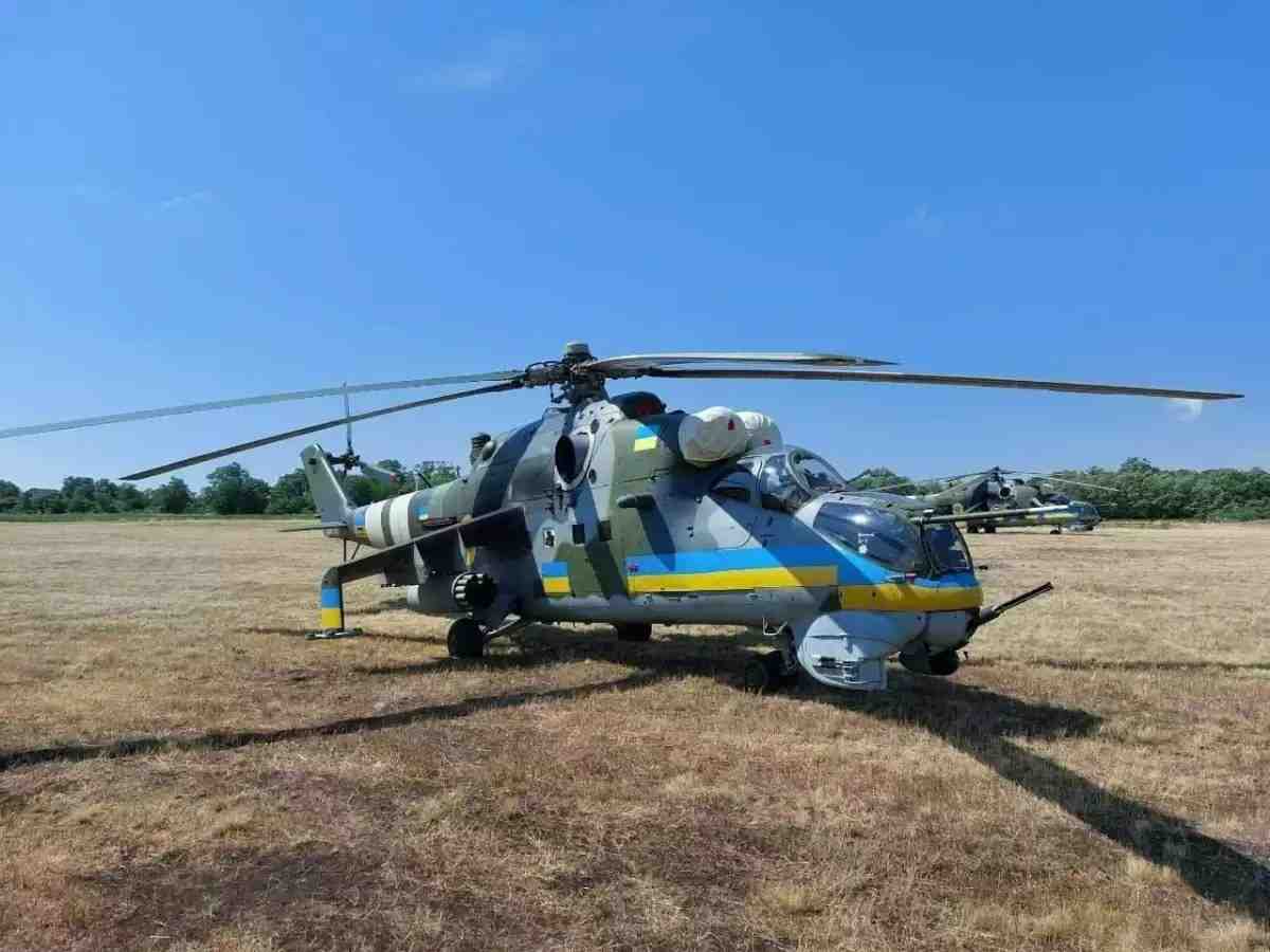 Deux hélicoptères de combat tchèques Mi-24 cédés aux Ukrainiens (tweet posté le 9 juillet).