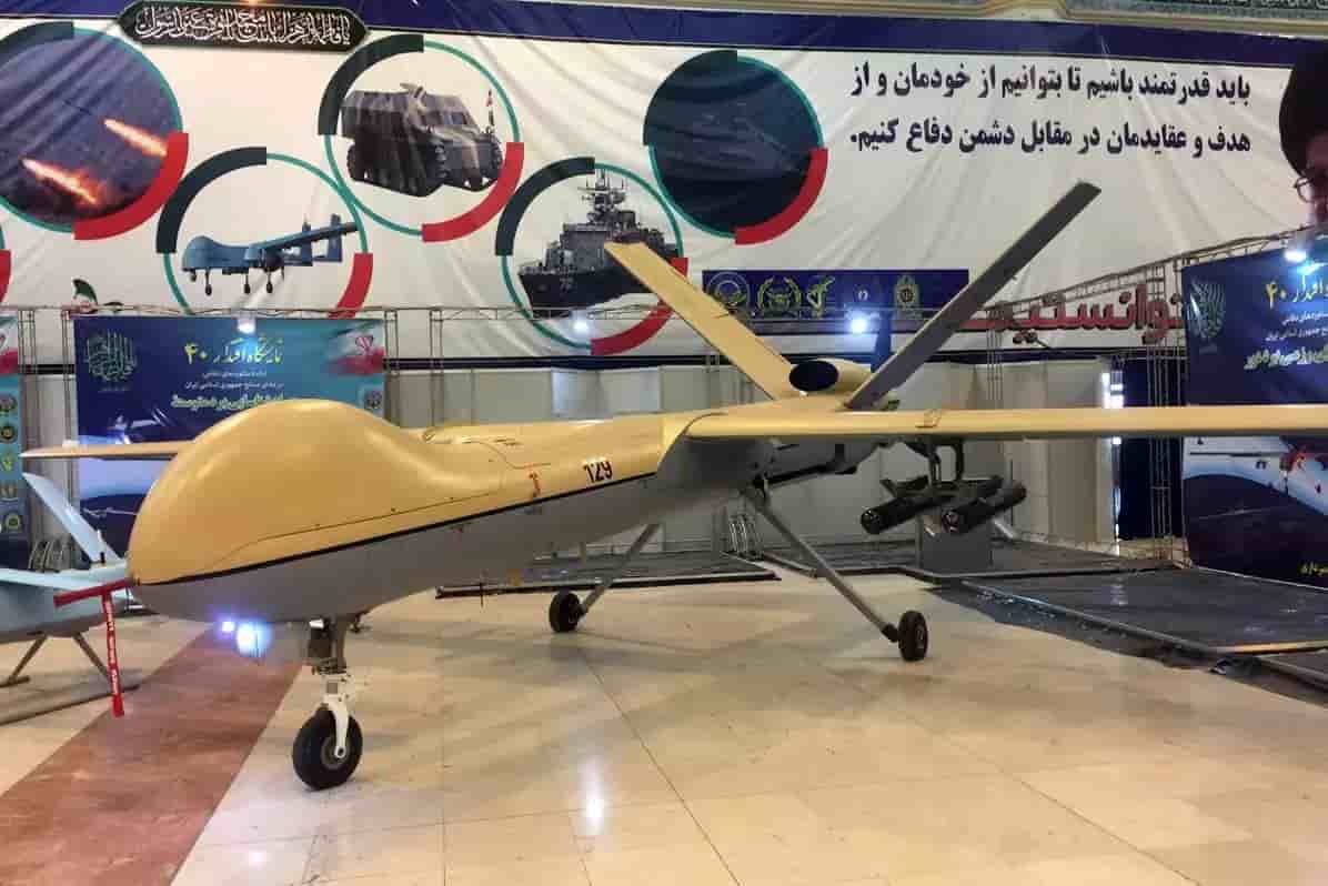 Le drone MALE iranien Shahed 129 présenté lors d'un salon à Téhéran.