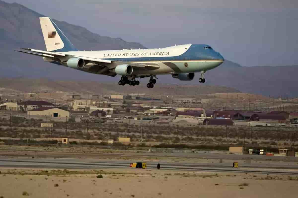 Air Force One atterrit sur la base aérienne de Nellis, dans le Nevada, en 2012.