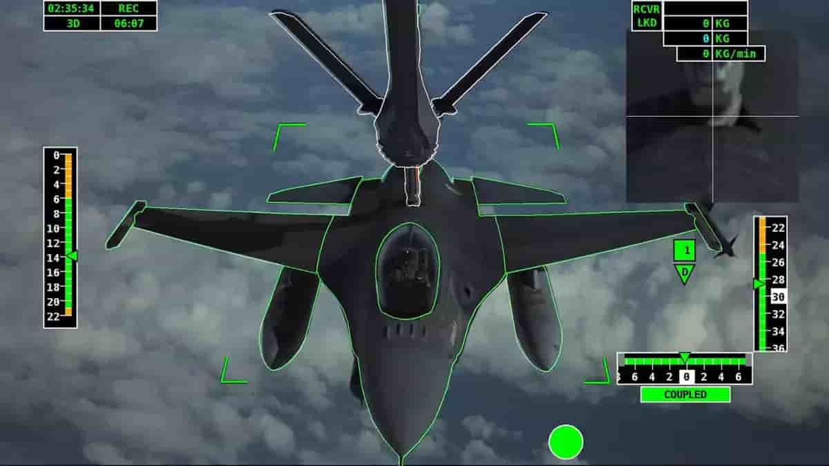 Image du système de ravitaillement automatique (A3R) d'un A330 MRTT lors de la campagne de ravitaillement auprès des F-16 de la Force aérienne de Singapour.