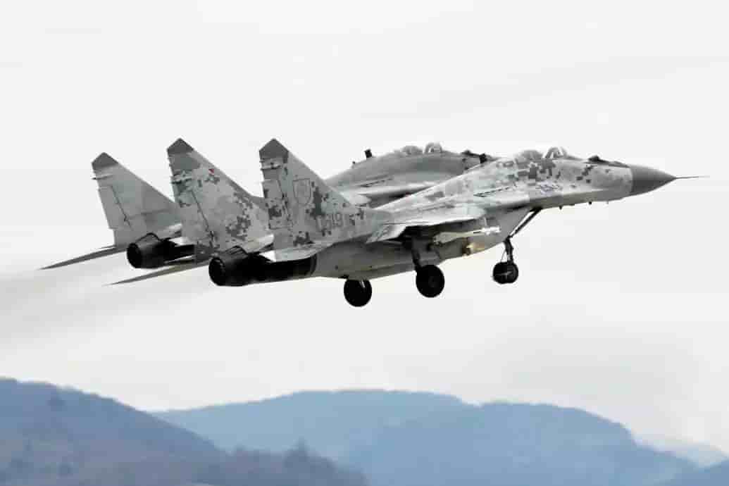 Deux MiG-29AS slovaques au décollage.