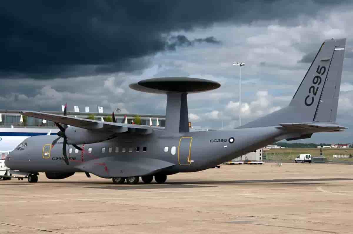L'avion CASA C-295 AEW (AWACS), en cours de développement par Airbus et IAI.