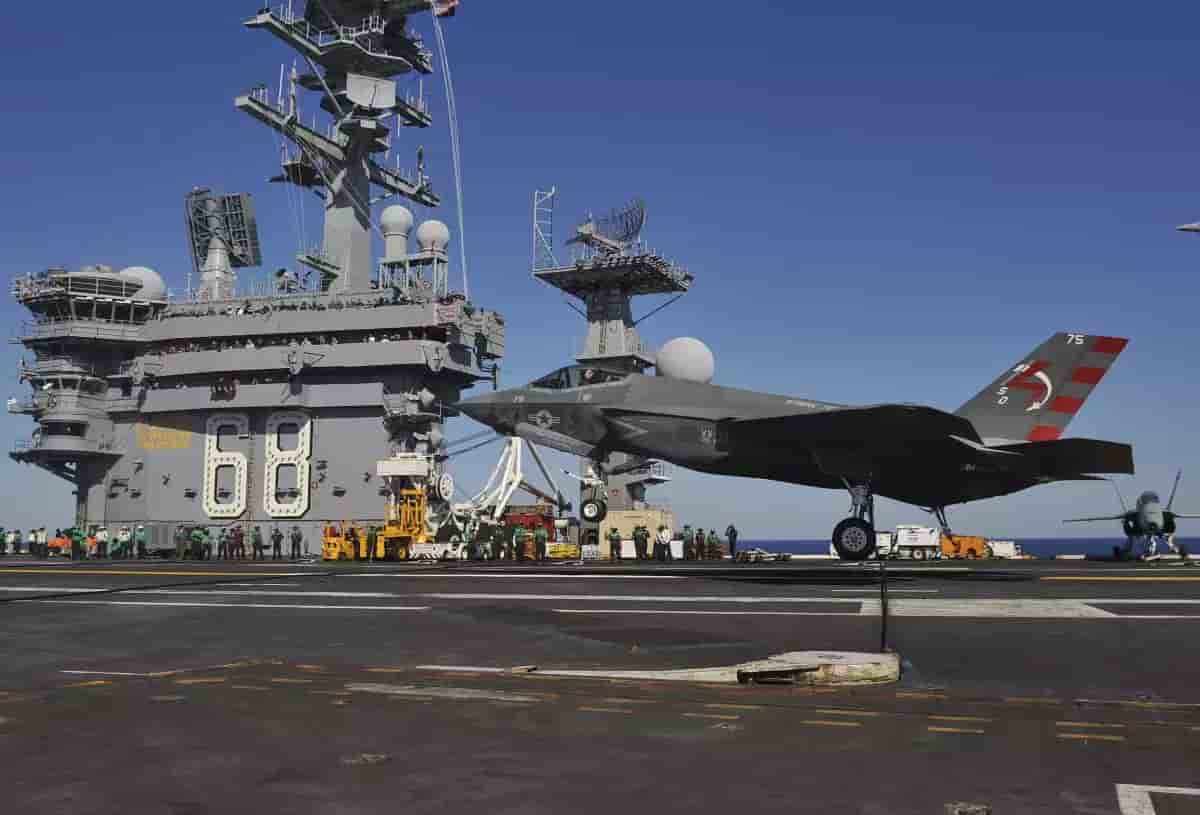 Un F-35C en cours d'appontage sur l'USS Nimitz, en 2014.